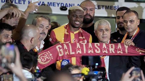 Galatasaray chiêu mộ Victor Osimhen với mức phí kỷ lục