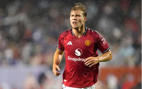 Rasmus Hojlund từ chối hoán đổi vị trí với Benjamin Sesko 