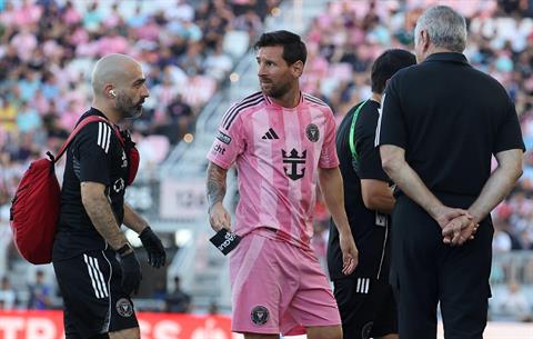 Messi chấn thương chỉ sau 11 phút trận đấu của Inter Miami