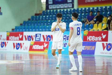 Cầu thủ không ăn mừng bàn thắng, tưởng niệm trọng tài Trần Đình Thịnh
