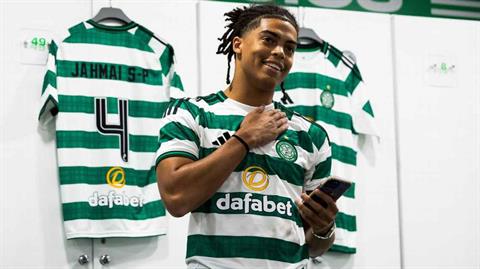 Celtic mượn thành công trung vệ 19 tuổi của Man City