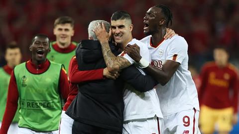 Trò cũ ở Roma ca ngợi Jose Mourinho là "một con quái vật"