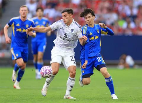 Leeds United sẽ xếp trên MU ở Premier League 2025/26