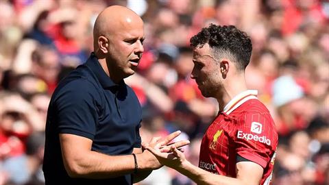Arne Slot nghẹn ngào: Liverpool sẽ luôn giữ Diogo Jota trong tim