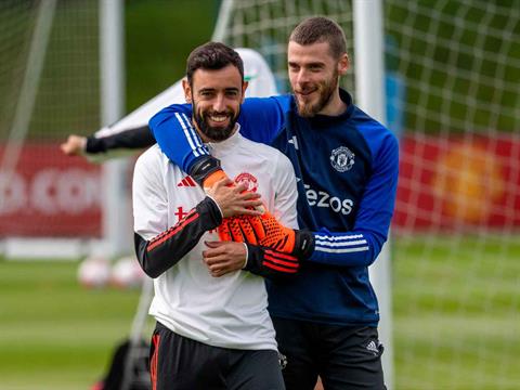 Bruno Fernandes dọa xé lưới David De Gea khi trở lại Old Traffford