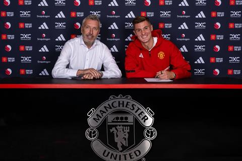 CHÍNH THỨC: Sesko ra mắt Man United