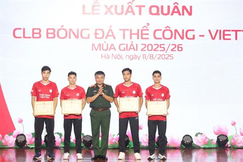 Bốn cầu thủ Thể Công Viettel nhận bằng khen
