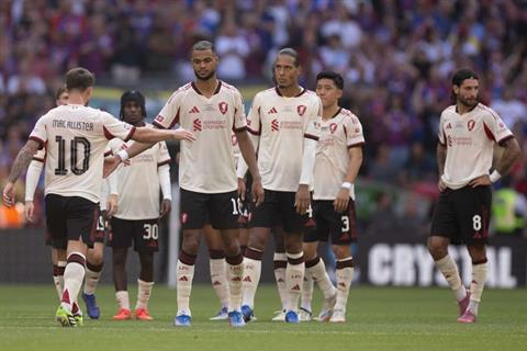 Carragher chỉ ra tử huyệt của Liverpool sau thất bại ở Siêu cúp Anh