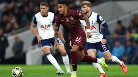 Pep Guardiola tha thiết giữ chân Savinho ở lại Man City