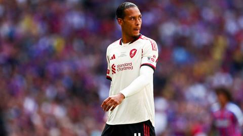 Virgil van Dijk chưa thật hài lòng về công tác chuyển nhượng của Liverpool