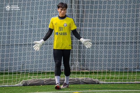 Bùi Tiến Dũng cùng đồng đội nghỉ Tết với vị trí "đội sổ" V.League