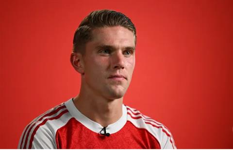 Tony Adams muốn Arsenal chiêu mộ Ollie Watkins thay vì Viktor Gyokeres