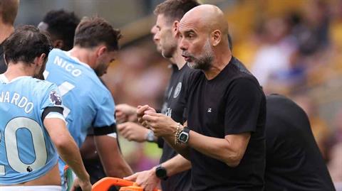 Pep Guardiola lo ngại vì đội hình Man City quá đông