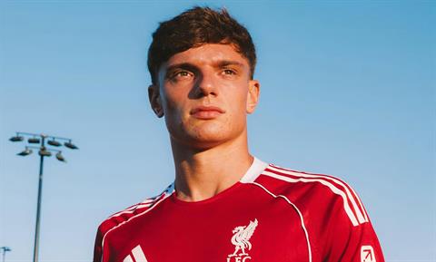 Tiểu sử trung vệ Giovanni Leoni