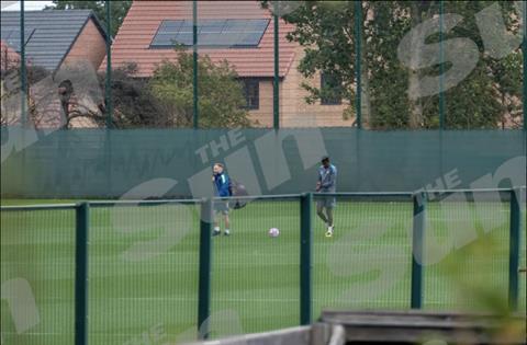 Alexander Isak trở lại tập luyện trong căng thẳng