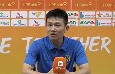 HLV Phan Như Thuật rời ghế nóng SLNA sau chuỗi trận bết bát