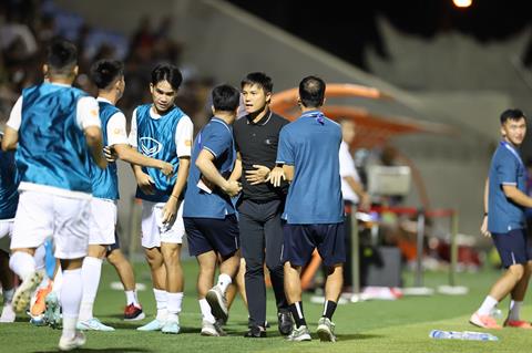 HLV Hà Tĩnh không vui với cách thắng của đội nhà trước HAGL