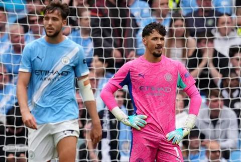 Shearer cảnh báo Man City không còn khiến đối phương sợ hãi