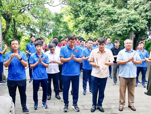 U23 Việt Nam dâng hương tưởng niệm vua Hùng