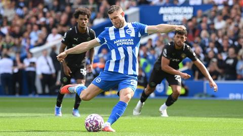 James Milner đi vào lịch sử Premier League