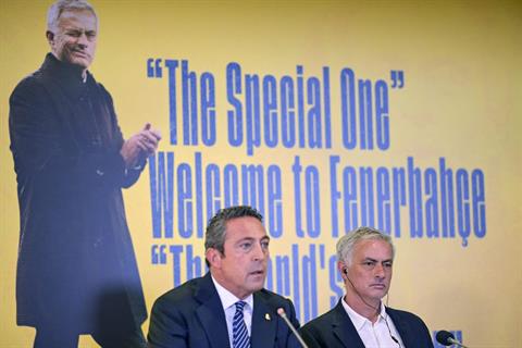 Tại sao Mourinho bị Fenerbahce sa thải?