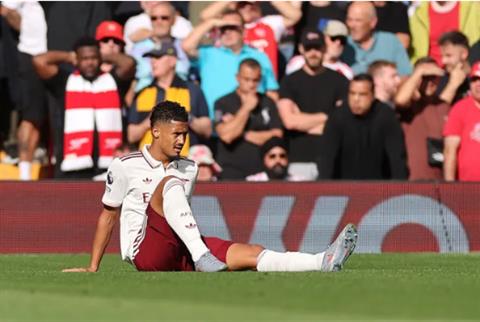 Arsenal nhận tin dữ về tình hình chấn thương của Saliba