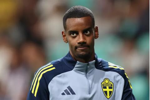 Tại sao Alexander Isak không ra sân trước Slovenia?