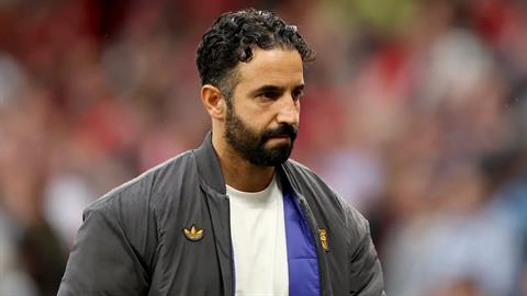 Ruben Amorim bị cảnh báo khó trụ đến Giáng sinh tại Man United