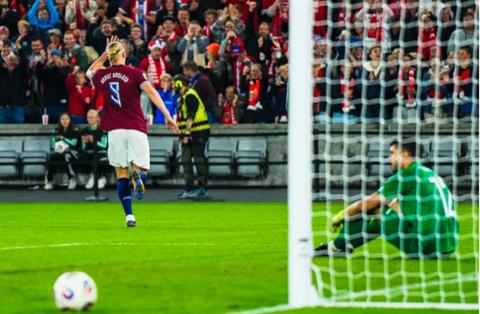 Thủ môn của Moldova tiết lộ cuộc nói chuyện với Erling Haaland