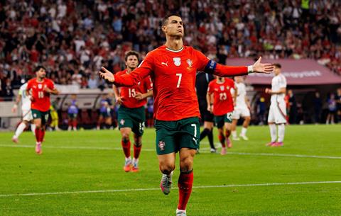 Ronaldo tiếp tục tạo thêm kỷ lục