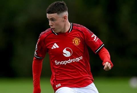 Cậu cả nhà Rooney thất vọng khi dính chấn thương, phải dùng nạng