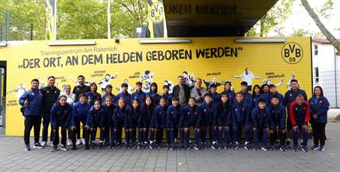 Nhà vô địch World Cup truyền cảm hứng đến U17 nữ Việt Nam