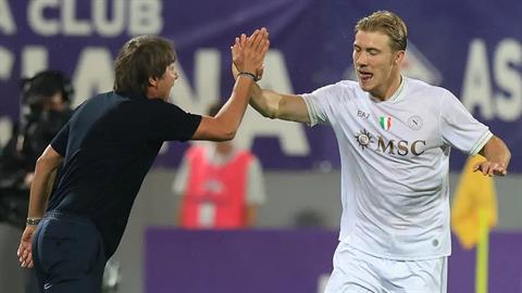 Conte dí dỏm cảm ơn Man United vì món quà mang tên Hojlund