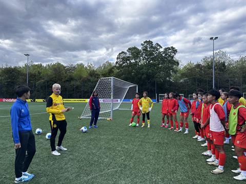 HLV Borussia Dortmund bày tỏ sự ấn tượng với U17 nữ Việt Nam