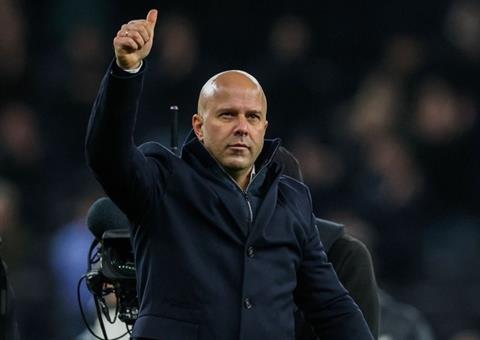 HLV Arne Slot tiết lộ lý do vắng mặt của tân binh Isak