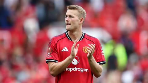 Matthijs de Ligt bảo vệ lựa chọn chiến thuật của Amorim