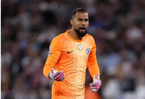 Chelsea được khen ngợi vì không mua thủ môn thay Robert Sanchez