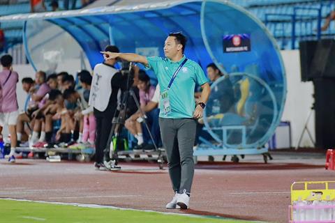 HLV Vũ Hồng Việt quyết đưa Nam Định vào chung kết Shopee Cup