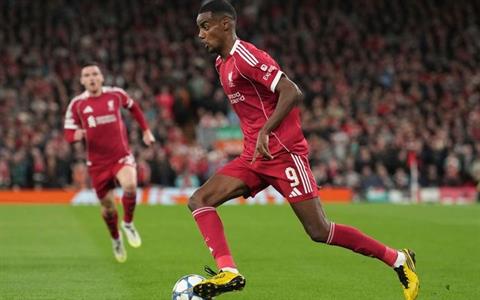 Alexander Isak trong ngày ra mắt Liverpool có ổn không?