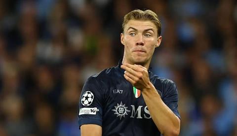 Rasmus Hojlund: Đá với 11 người trước Man City còn khó