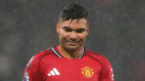 Amorim bảo vệ Casemiro sau tấm thẻ đỏ trước Chelsea
