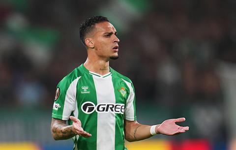 Antony vẫn chưa hài lòng dù tỏa sáng trước Nottingham