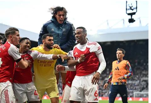 Gary Neville dự đoán chức vô địch Ngoại hạng Anh mùa này
