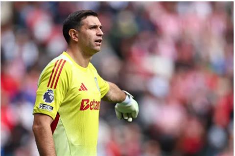 Peter Crouch chỉ trích MU vì không mua thủ môn Martinez