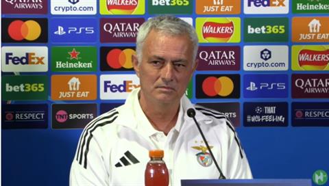 Được Pedro Neto khen ngợi, Jose Mourinho phản ứng thế nào?
