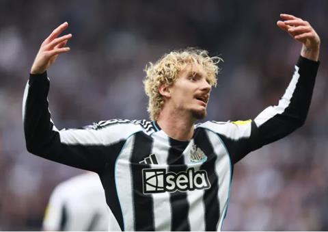 Newcastle bị gọi là kẻ ngốc vì chi nhiều tiền mua Nick Woltemade