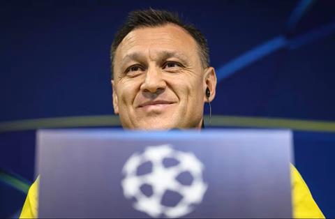 HLV Kairat Almaty ngưỡng mộ Xabi Alonso