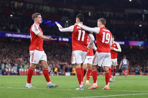 Arsenal biến Emirates trở thành pháo đài