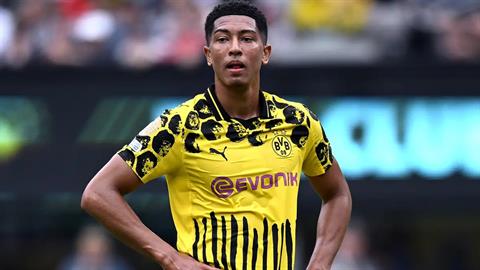 Jobe Bellingham được bảo vệ trước sóng gió bủa vậy tại Dortmund