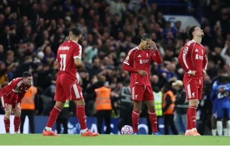 Wayne Rooney chỉ ra vấn đề của Liverpool sau trận thua Chelsea